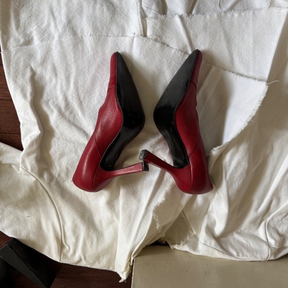 Steve Madden Zipper Red Pumps High Heels. Size 7 - Picture 3 of 4